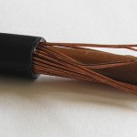Aluminium electrical cable with a sheath of copper wires.