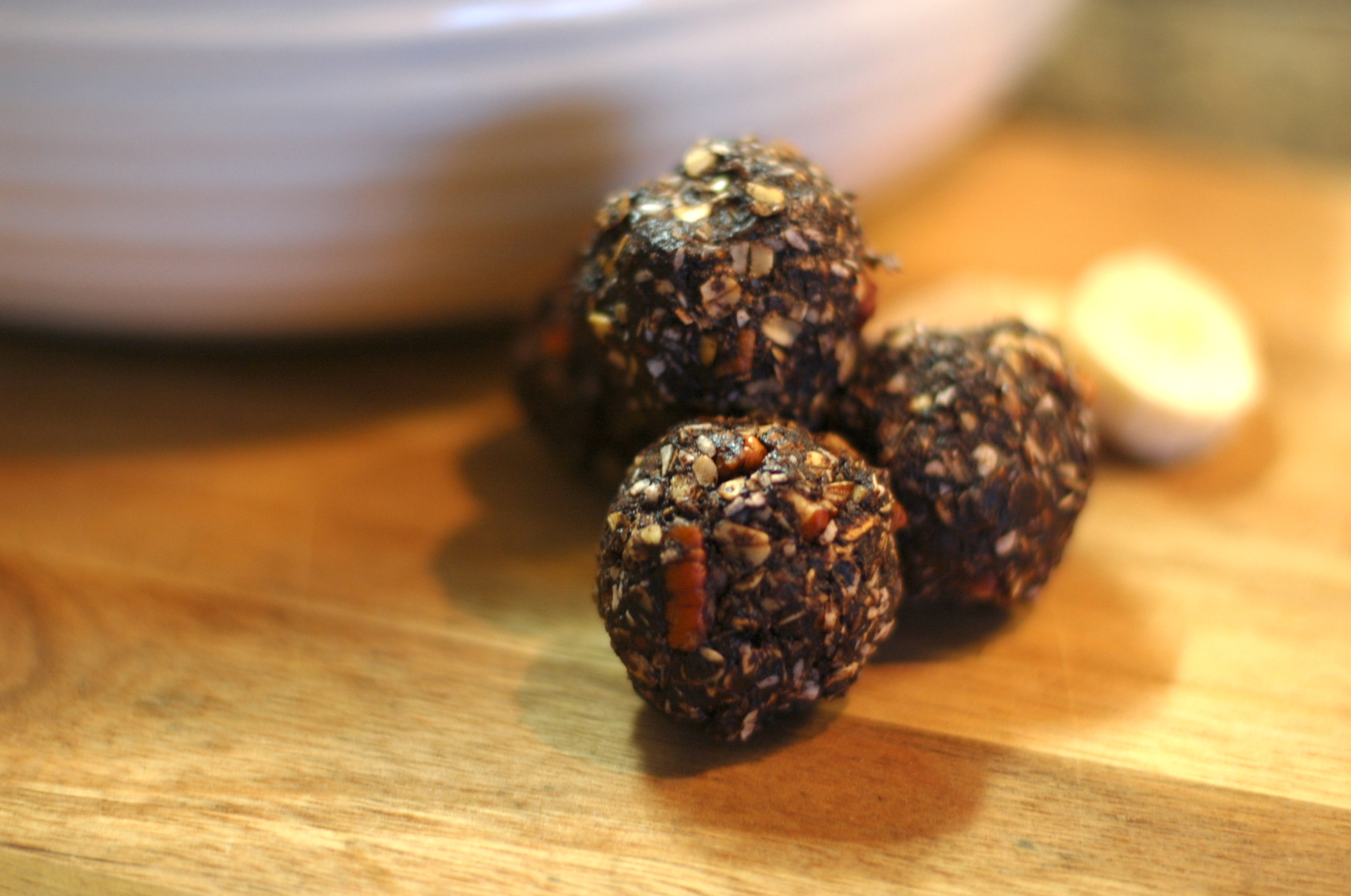 stop buying granola bars make these: no bake chocolate energy balls