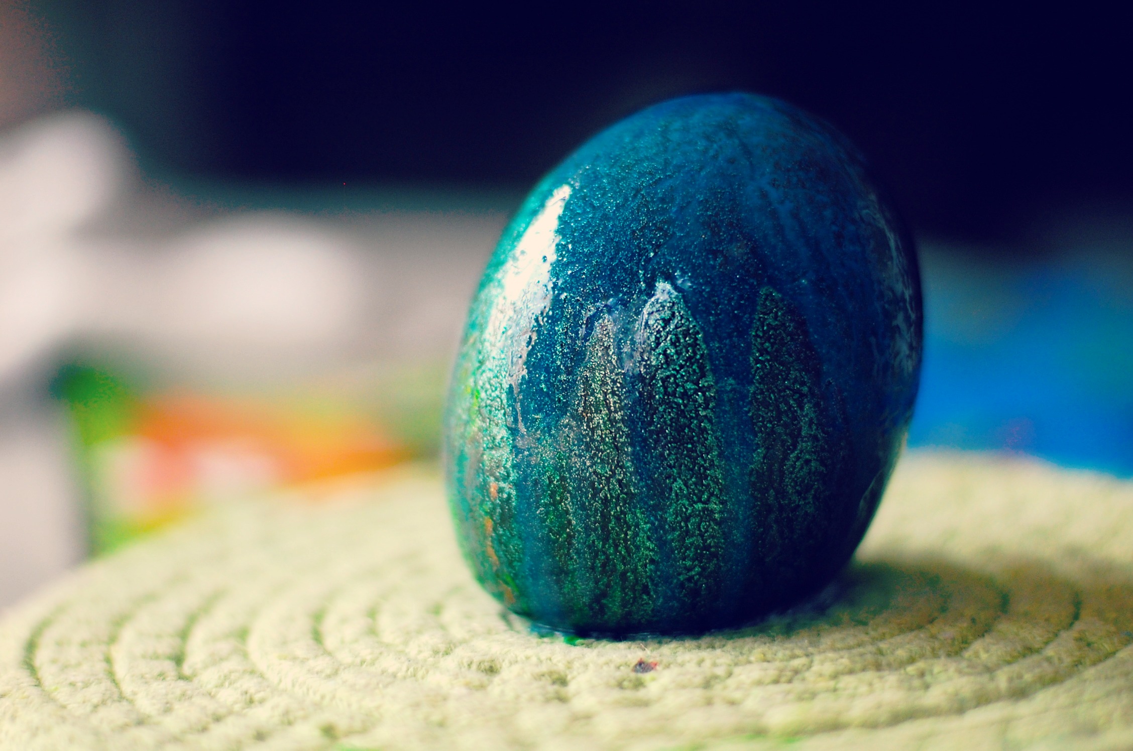 how to: paint rocks with crayons