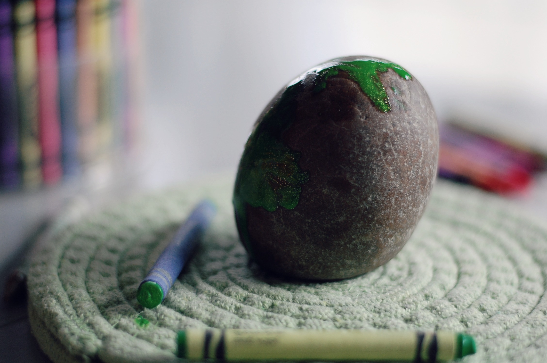 how to: paint rocks with crayons