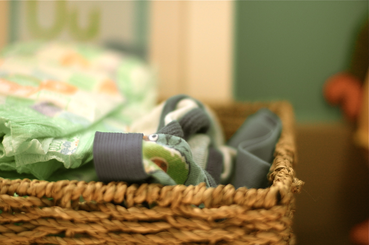 cloth diapering and disposables (for in-betweenie mamas)