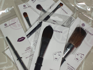 Yves Rocher makeup brushes