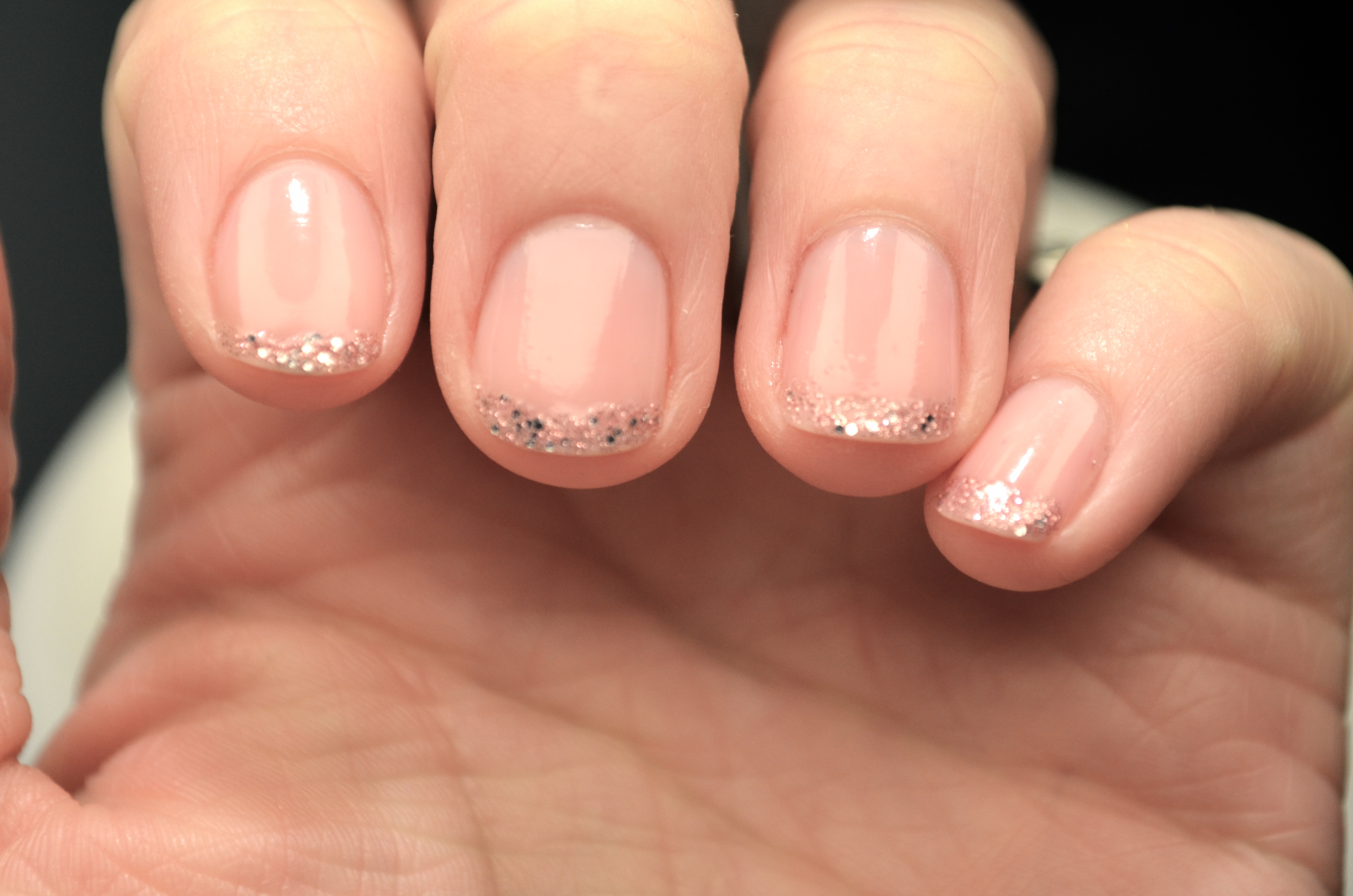 how to: do an easy glitter french manicure