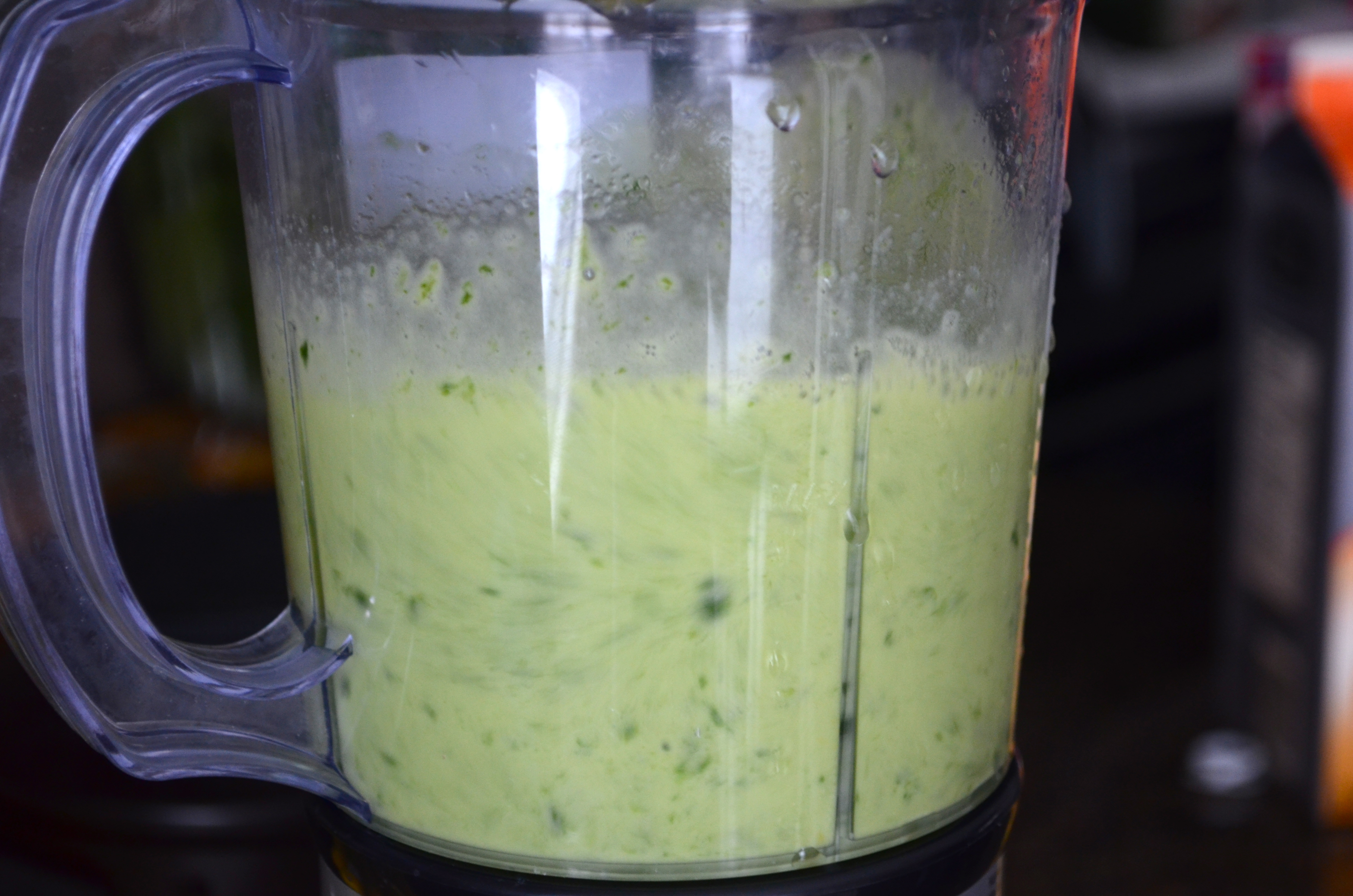 a quick tip on how to blend your greens + a kid/husband friendly recipe #30daysofgreensmoothies