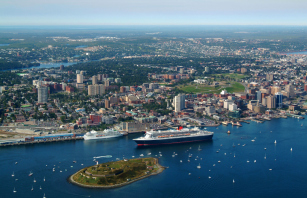 NS040925022 Queen Mary 2 Halifax, Nova Scotia September 25, 2004