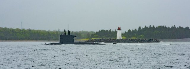 Dutch Sub HNLMS ZEELEEUW Comes and Goes and Comes.