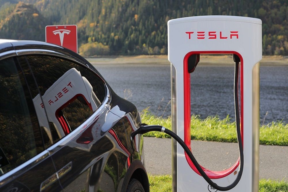 Tesla-supercharging